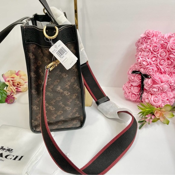 NEW COACH Field Tote With Horse And Carriage Print in Brass/Truffle Black - Picture 7 of 15